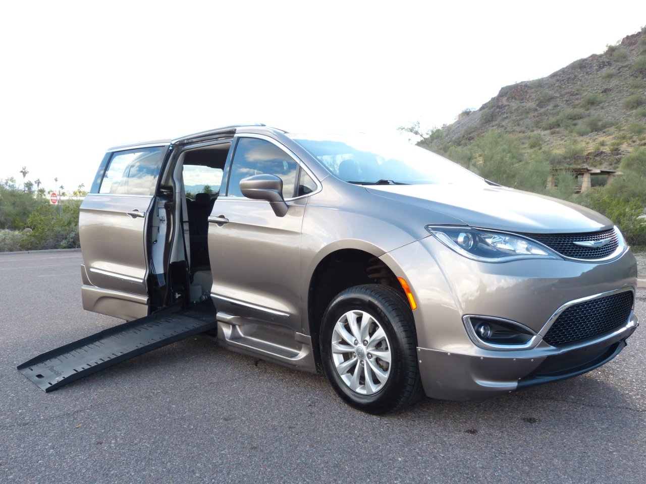 Chrysler Pacifica 2018 Wheelchair Accessible