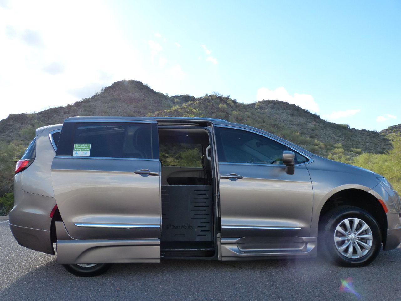 Chrysler Pacifica 2018 Wheelchair Accessible