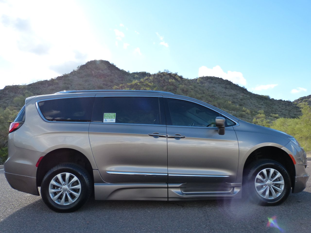 Chrysler Pacifica 2018 Wheelchair Accessible