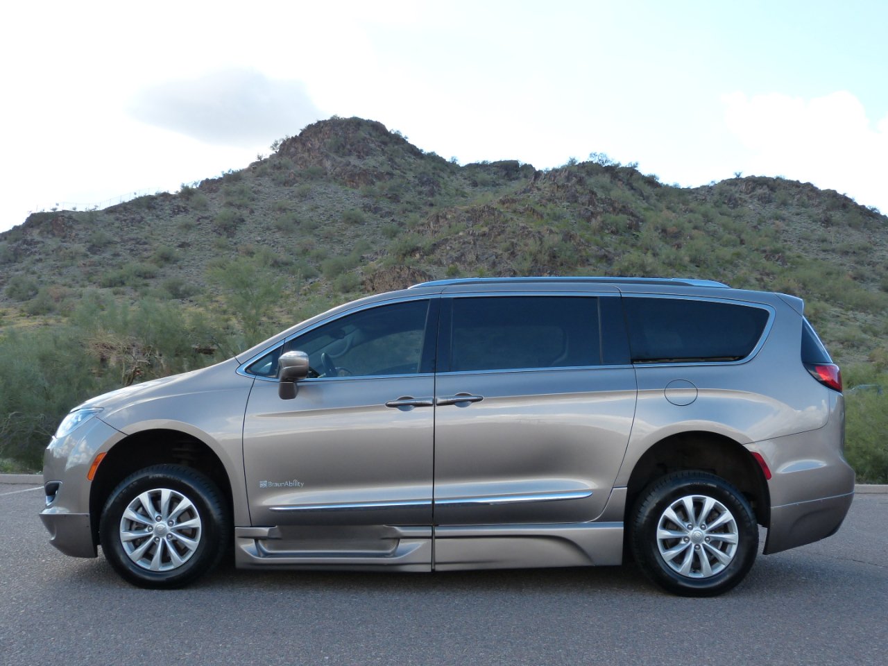 Chrysler Pacifica 2018 Wheelchair Accessible