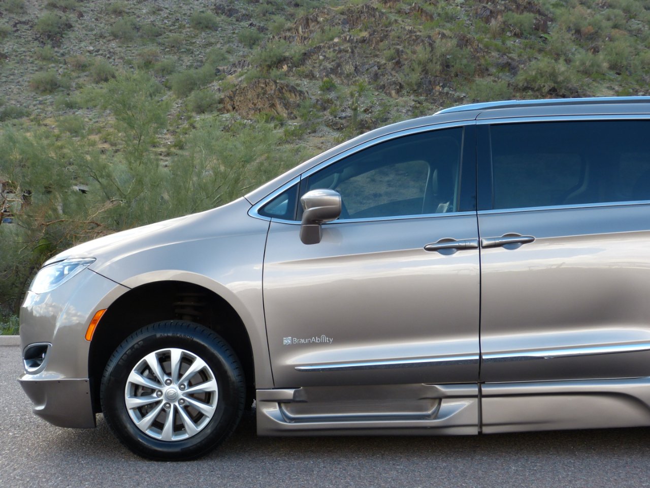 Chrysler Pacifica 2018 Wheelchair Accessible