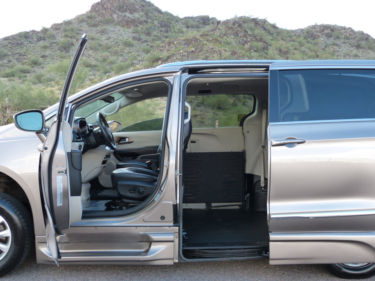 Chrysler Pacifica 2018 Wheelchair Accessible